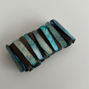 Beautiful statement bracelet with show and wood detail, and lots of stretch!